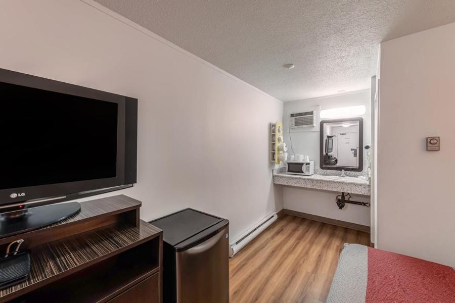 Hotel 6-kamloops, Bc 2*